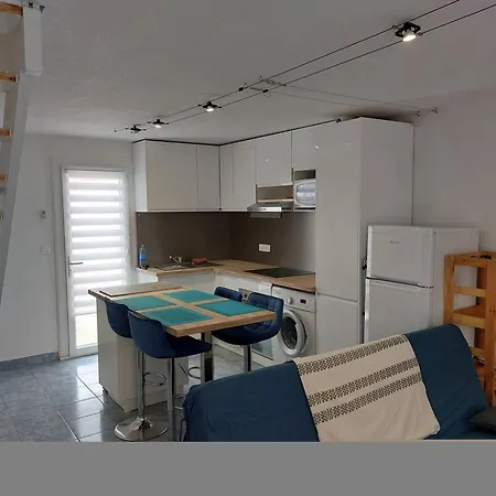 4 Pers Climatisee, Piscine, Pres Commerces Et Plage, Courts De Tennis A Proximite - Fr-1-81-219 Villa